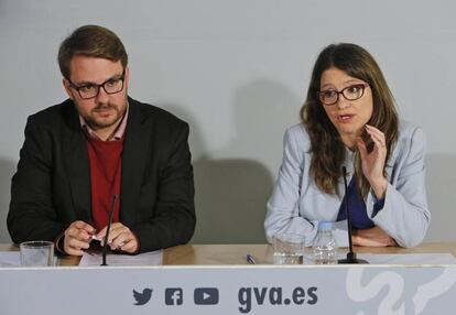 La vicepresidenta Mónica Oltra con el director de la red Pangea, Alberto Ibáñez.