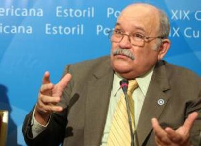 Fotografa tomada en diciembre de 2009 en la que se registr al secretario de polticas pblicas del Gobierno de Nicaragua, Paul Oquis, quien afirma que con la construccin del nuevo canal, el Ejecutivo calcula que se elevar el crecimiento del PIB de Nicaragua de entre un 4-5 % a un 10,8 en 2014. EFE/Archivo