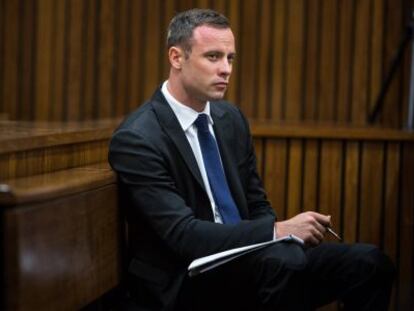 El atleta paralímpico sudafricano, Oscar Pistorius, durante su juicio por el asesinato de Reeva Steenkamp.
