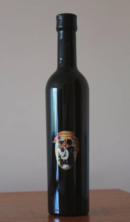 Botella de aceite de Los Madriles, elaborada con olivas de rotondas y zonas urbanas.