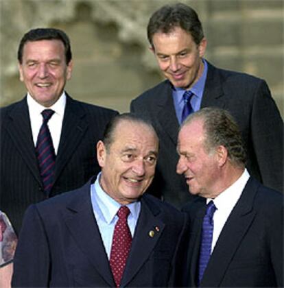 Chirac, Blair y Schröder, con el rey Juan Carlos en Sevilla.