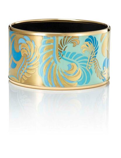 Brazalete de inspiración griega de Freywille (835 euros).