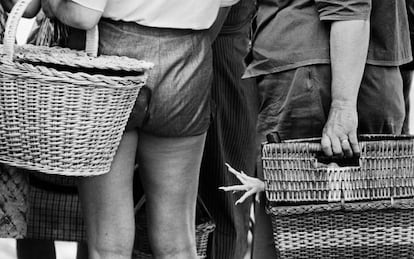 'Pata que quiere tocar la pierna'. Banyoles, Girona, 1996.