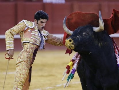 Talavante, ante su segundo toro en la Feria de Málaga.