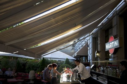 Terraza veraniega del Dry Cosmopolitan, en el hotel Fénix.