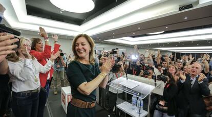 Carina Mej&iacute;as celebra el resultado de las elecciones.