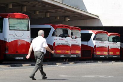 La octava jornada de huelga de los trabajadores de Auto Res afectó ayer a entre 3.000 y 4.000 viajeros, según apuntaba ayer UGT, uno de los sindicatos convocantes.