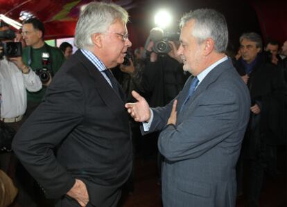 González, junto al presidente de la Junta de Andalucía, José Antonio Griñán, el pasado día 15 de diciembre.