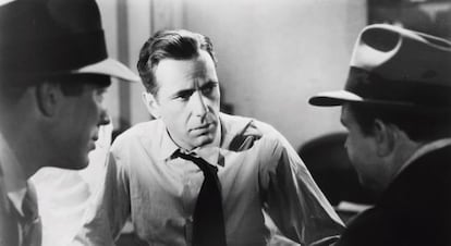 Humphrey Bogart en una escena de la pel&iacute;cula El halc&oacute;n malt&eacute;s (1941), basada en la novela de Dahsiell Hammett.