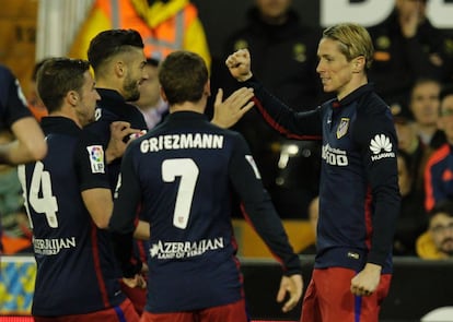 Torres celebra su gol al Valencia con Carrasco, Gabi y Griezmann.