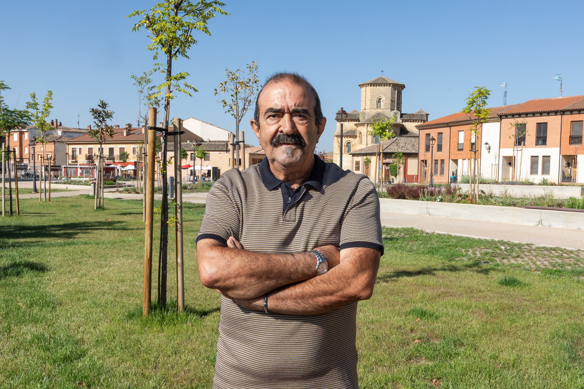 Feliciano Montes, alcalde de Frómista, posa en un parque de la localidad el 2 de agosto. 