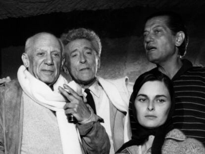 Picasso y su esposa Jacqueline con Cocteau, Serge Lifar, Lucia Bosé y Luis Miguel Dominguín.