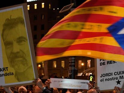 Manifestación en Cataluña contra la prisión preventiva de Jordi Sànchez y Jordi Cuixart.