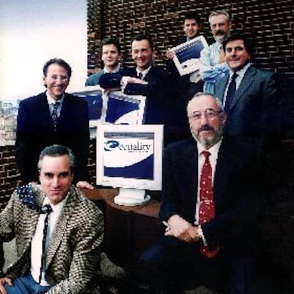 El equipo fundador de la tienda online Ecuality, en una imagen de mayo de 1999. La compañía está en suspensión de pagos.