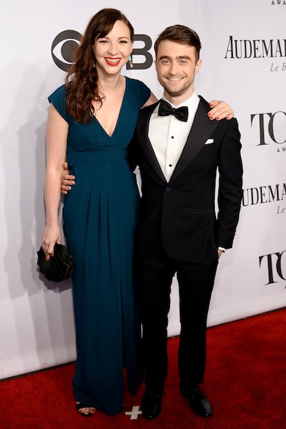 Otra pareja de actores que rompe la convención: Erin Darke y su novio Daniel Radcliffe.