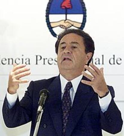 El presidente Duhalde, durante su discurso ante los empresarios en Buenos Aires.