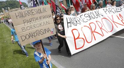 Manifestación en San Sebastián durante la huelga en la escuela pública vasca.