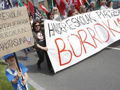 Manifestación en San Sebastián durante la huelga en la escuela pública vasca.