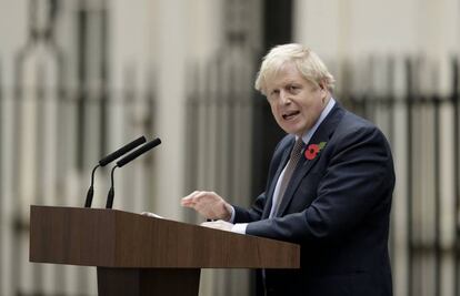 Boris Johnson habla ayer desde el 10 de Downing Street antes del inicio formal de la campaña. 