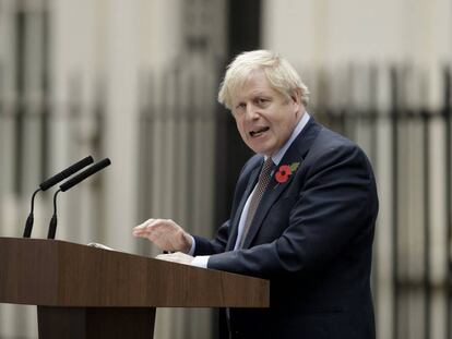 Boris Johnson habla ayer desde el 10 de Downing Street antes del inicio formal de la campaña. 