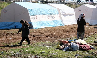 Tents in a field at the entrance to Islahiye.