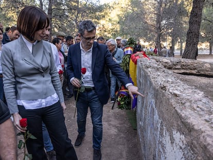 El ministro de la Presidencia, Justicia y Relaciones con las Cortes, Félix Bolaños y la ministra Diana Morant,. este martes en el llamado Paredón de España, en Paterna.