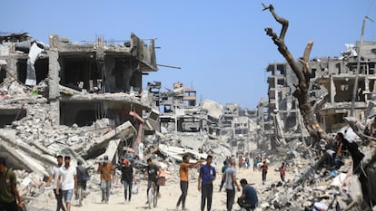 Imagen de la destrucción tras los intensos ataques de los últimos días en un barrio de Ciudad de Gaza, este jueves.