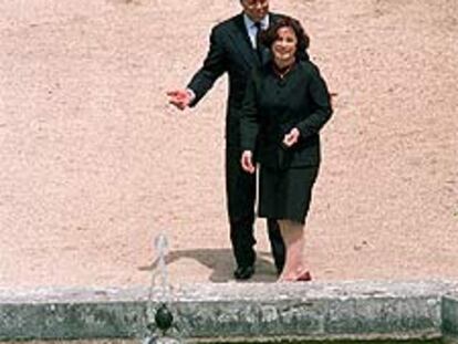 Ana Palacio y Colin Powell, ayer, en la Quinta de El Pardo.