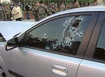 Varios hombres armados han abierto fuego contra el coche en el que viajaba Gemayael, en el barrio cristiano de Sin el-Fil, causndole la muerte.