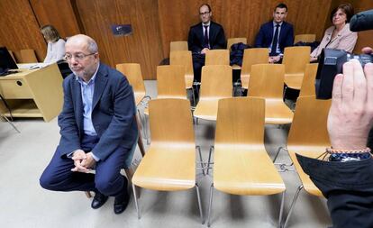 El vicepresidente de la Junta de Castilla y León, Francisco Igea, este lunes por la mañana en el juzgado.