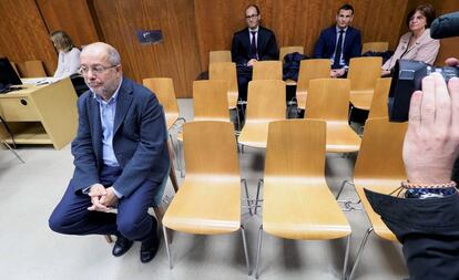 El vicepresidente de la Junta de Castilla y León, Francisco Igea, este lunes por la mañana en el juzgado. 