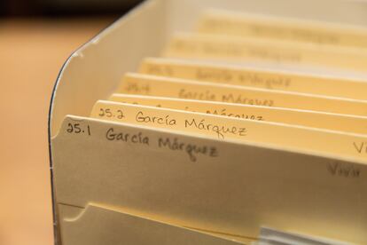 Folders y detalle de las memorias del escritor Gabriel García Márquez