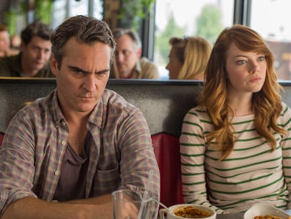 Una escena de 'Irrational Man', de Woody Allen, con Joaquin Phoenix y Emma Stone.