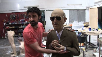 Artist Eugenio Merino in his workshop with the Franco sculpture.