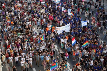 Miles de personas participan en la Marcha del Orgullo LGTB en Jerusalén (Israel). Esta celebración cuenta con un gran despliegue policial y el rechazo de parte de la población de la ciudad tres veces santa, en concreto de los judíos ultraortodoxos.