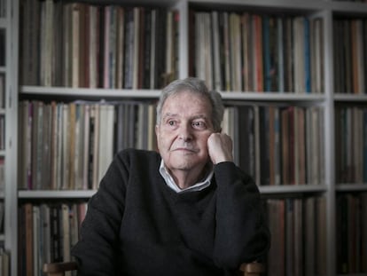 Josep Maria Bricall, durante una entrevista en su casa en Barcelona.
