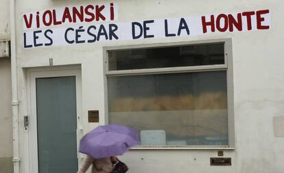 Protestas frente a la Academia de los César por las nominaciones de Roman Polanski 