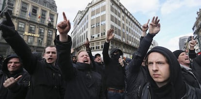 Un grupo de ultras irrumpe en la concentración contra el terrorismo celebrada el domingo en Bruselas.