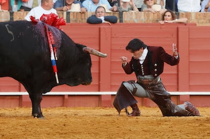 Diego Ventura, en un desplante final ante el toro al que cortó las dos orejas.