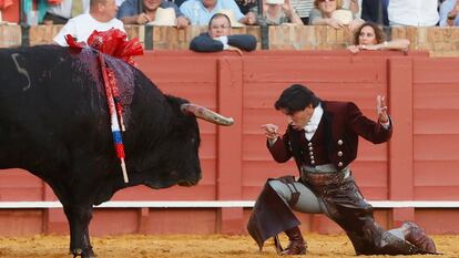 Diego Ventura, en un desplante final ante el toro al que cortó las dos orejas.