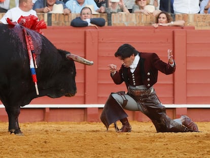 Diego Ventura, en un desplante final ante el toro al que cortó las dos orejas.