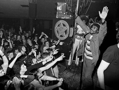 La banda británica de 'reggae' Misty in Roots, durante un concierto celebrado en 1979.