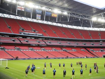 La selección de Luis Enrique trabaja en Wembley. 