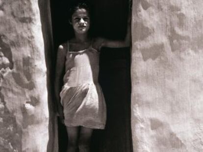 El Reina Sofía presenta una muestra de la publicación que en los cincuenta dio a conocer a los mejores fotógrafos españoles