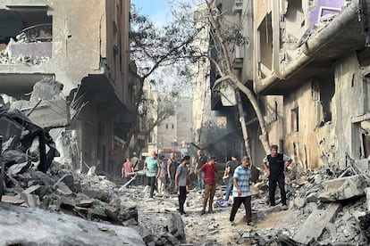 Una zona destruida tras una operación militar israelí en el campo de refugiados de Nuseirat, este sábado.