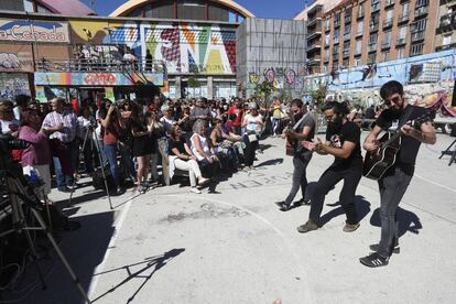 Un concierto solidario en la Campo de la Cebada, en el barrio de La Latina.