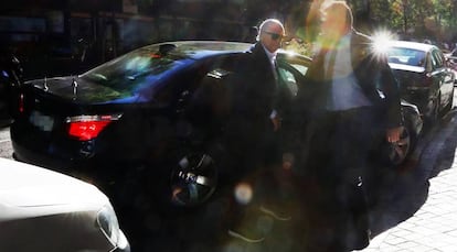 Llegada del expresidente del BBVA, Francisco González, a su despacho particular de Madrid en junio de 2019.