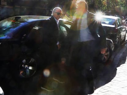 Llegada del expresidente del BBVA, Francisco González, a su despacho particular de Madrid en junio de 2019.