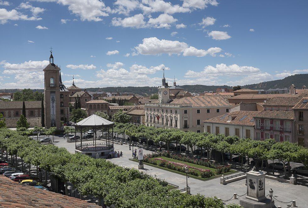 Vista panorámica de la Plaza Cervantes en Alcalá de Henares, declarada Ciudad Patrimonio de la Humanidad en 1998.