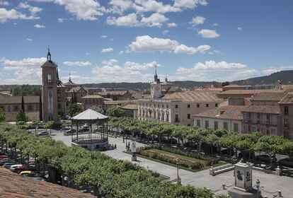 Declarada Ciudad Patrimonio de la Humanidad en 1998, la que fuera la antigua ciudad romana de Complutum, es una animada urbe cuya vida, costumbres y arquitectura gira en torno a su universidad. Por supuesto que hay que visitar su Museo Arqueológico Regional de la Comunidad de Madrid, en el antiguo convento de la Madre de Dios, y sacarse un selfi en el Paraninfo de su universidad, donde se entrega cada año el Premio Cervantes. En la ciudad natal del autor de 'El Quijote' hay escenarios tradicionales, como la Capilla de San Ildefonso, que ahora acoge exposiciones y eventos culturales todo el año, pero también otros populares, como el Corral de Comedias, donde se escenificaron obras de Lope de Vega y Calderón de la Barca. Los amantes de la arquitectura del siglo XX tendrán que visitar el Parador de Alcalá, cuyo proyecto de renovación llegó a ser expuesto en el MoMA de Nueva York.